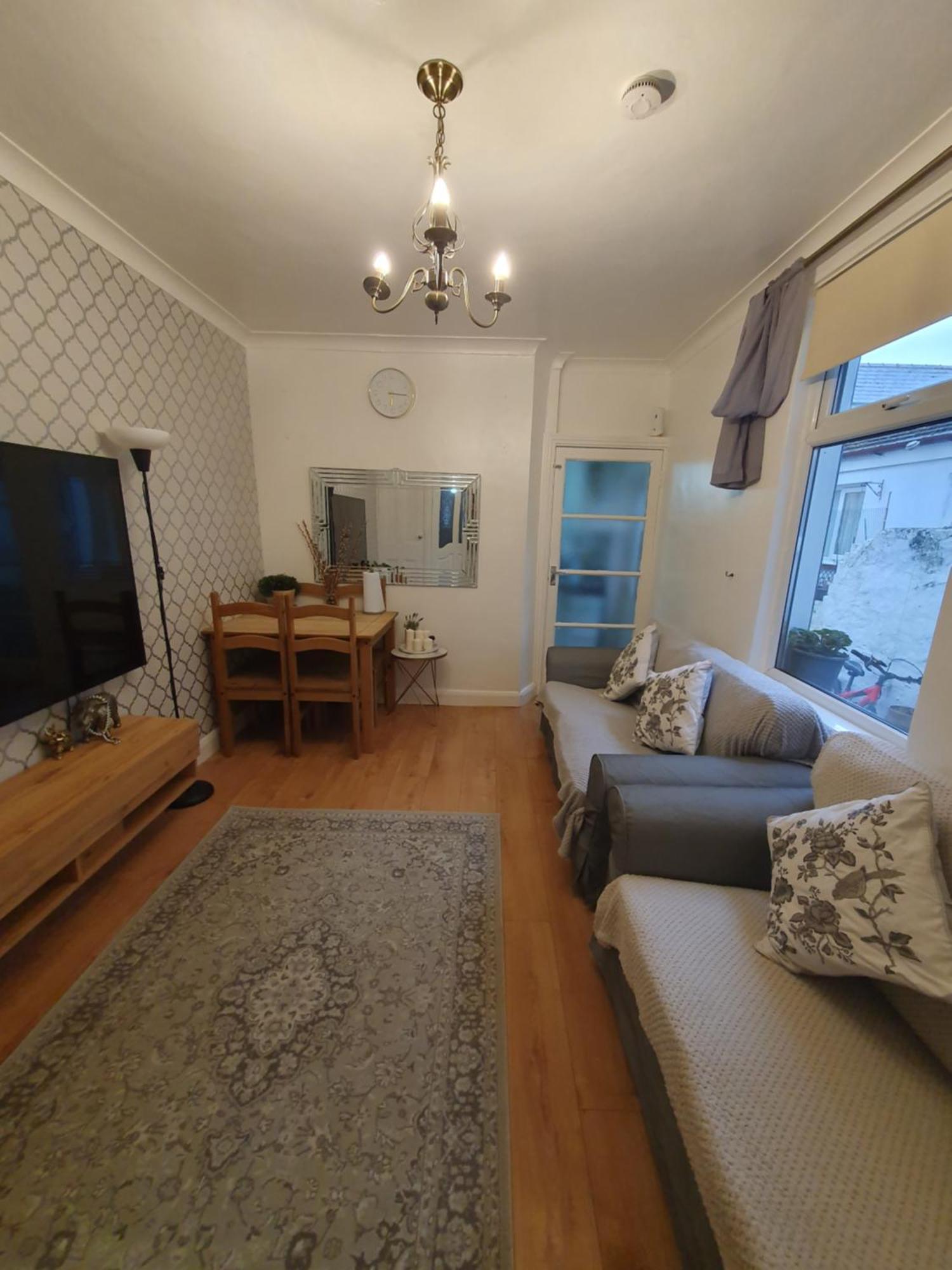 Private Room In 카디프 외부 사진